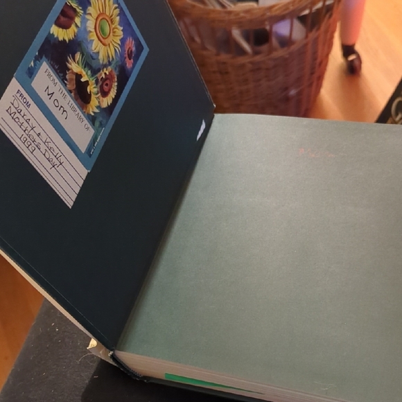 Green Accents Coffee Table Book The Gardener - Picture 4 of 12